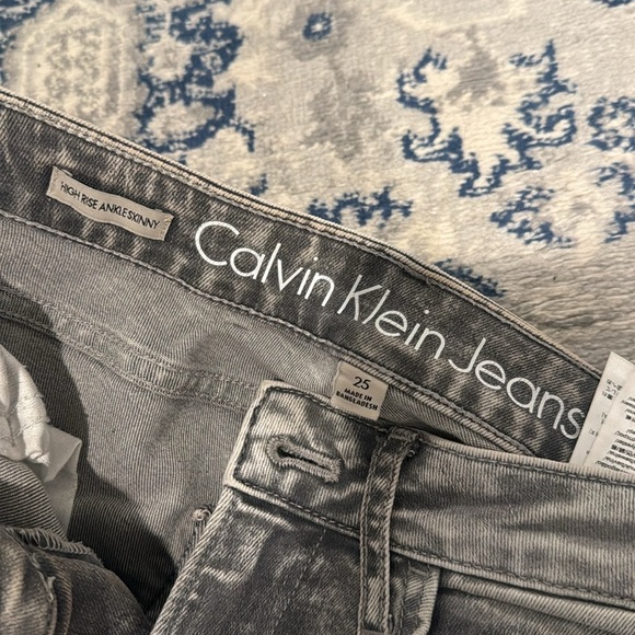 Women’s Calvin Klein Jeans - Picture 2 of 4